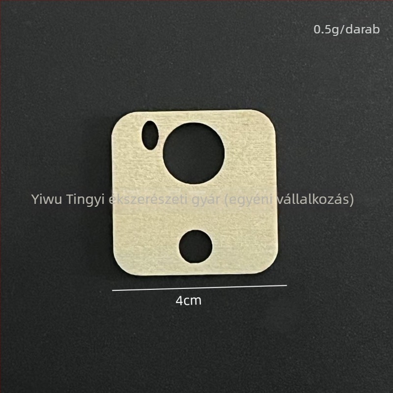 Perforált körfa címke akasztóval, lézergravírozott és kézzel írt felirattal, üreges dekoratív kiegészítő, termékkód: 035, anyag: fa, modern minimalista stílus.