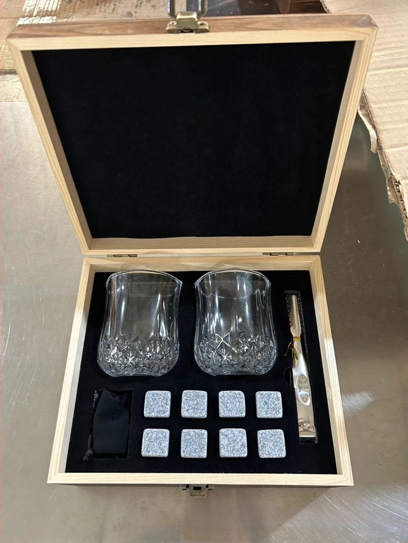 Whisky pohár készlet fa dobozban, modell 69, márka Double elegance, testreszabható belső kapacitás, hamisítás elleni jel