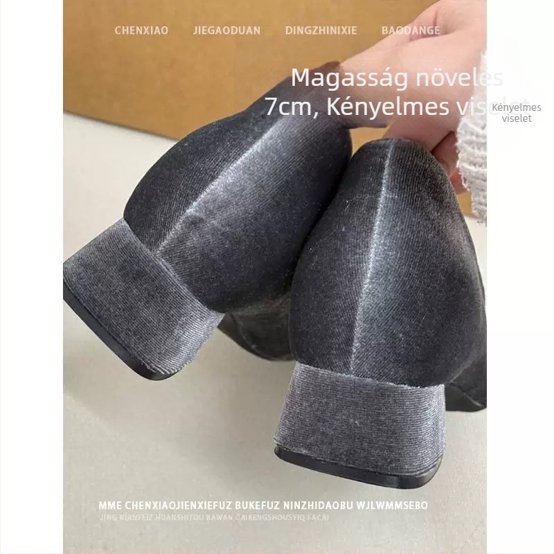 Női lapos cipő rejtett 7 cm magasságnöveléssel, velúr felsőrész, négyzet alakú orr, vastag sarkú 6–8 cm