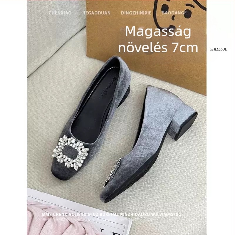 Női lapos cipő rejtett 7 cm magasságnöveléssel, velúr felsőrész, négyzet alakú orr, vastag sarkú 6–8 cm