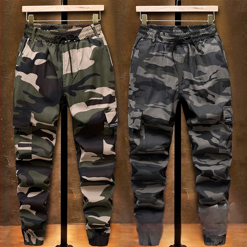 Férfiaknak szabadidős slim-fit hosszú nadrág, rugalmas anyag, több zsebbel, kamufláz mintázat, szabadtéri tevékenységekhez