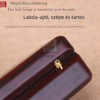 Hordozható tömörfa pecsét-doboz egyetlen pecsét számára, lehajtható fedéllel, természetes fa, gravírozott kivitel, kávébarna filcbelés, modell PEF901, pecsét-tároló