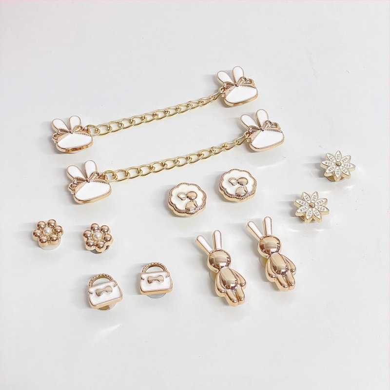 Xianzhi Crocs DIY dekoratív cipőcsat – virágos kiegészítő, készlet c-392, nyuszi lánccal, mind a négy évszakban megfelelő