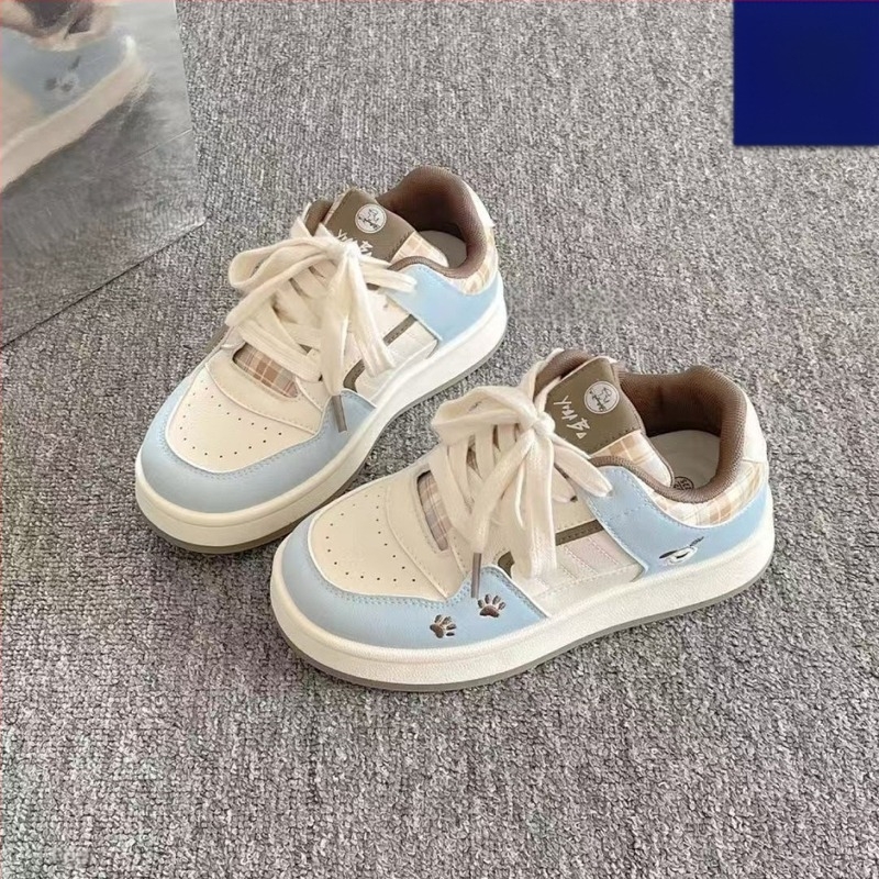 Campus-stílusú női casual sneaker, PU felsőrész, elülső kötözéses zárás, alacsony profil, 3–5 cm injektált talp, légáteresztő