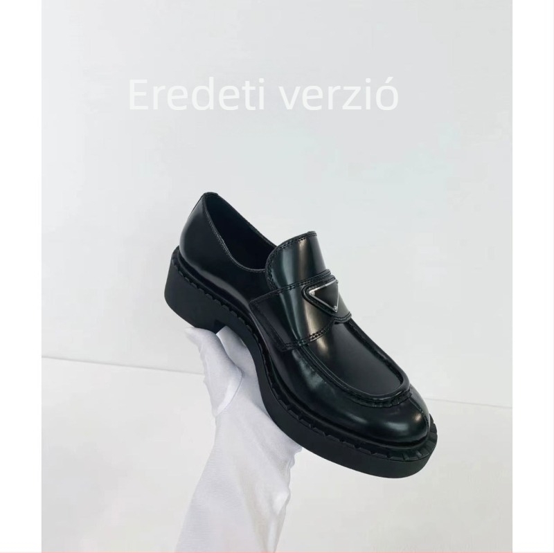 Loaferek tehénbőr felsőrészkel, PU talppal, 3-5 cm-es vastag sarokkal, talpbetét báránybőrből