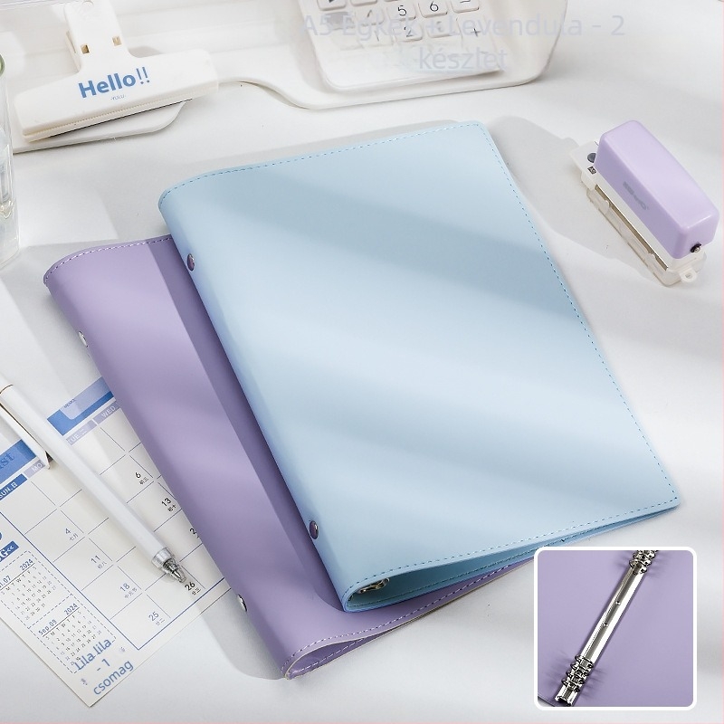 Elválasztható puha bőrből készült kötőfüzet csatos borítóval, 1–50 oldal, 40 g/m2 faalapú papír, kötés: binder
