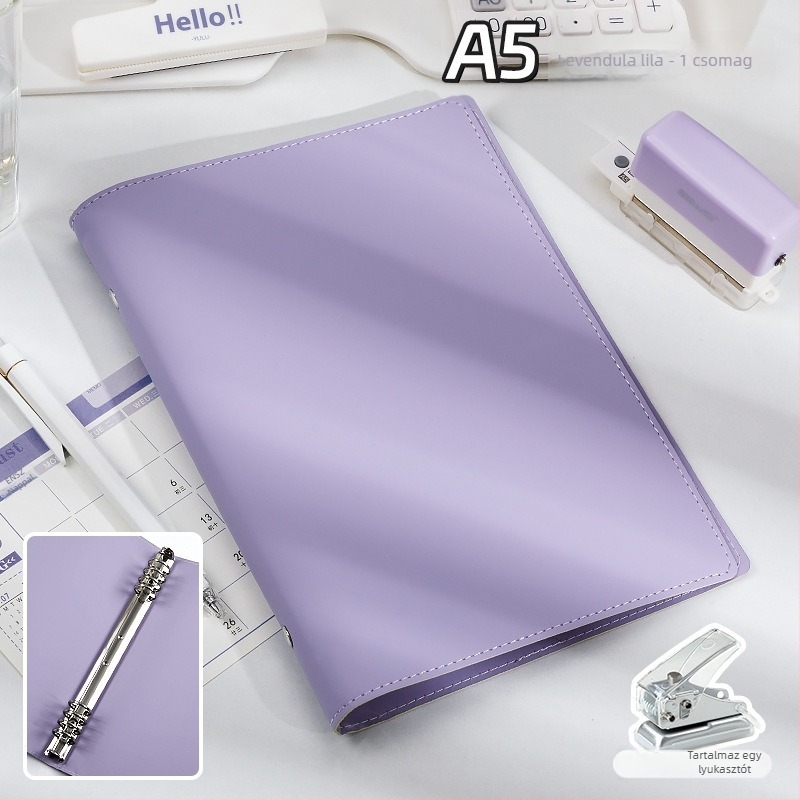 Elválasztható puha bőrből készült kötőfüzet csatos borítóval, 1–50 oldal, 40 g/m2 faalapú papír, kötés: binder
