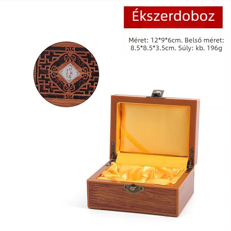 Qilin ékszerek csomagolása — laservágott mintával ékszertartó doboz, műanyag külső, belső faapríték, flanel és selyem bélés.