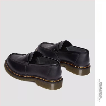 Kerek orrú bőr felsőrészű loaferek, alacsony felső rész, 3-5 cm sarok, varrott talp