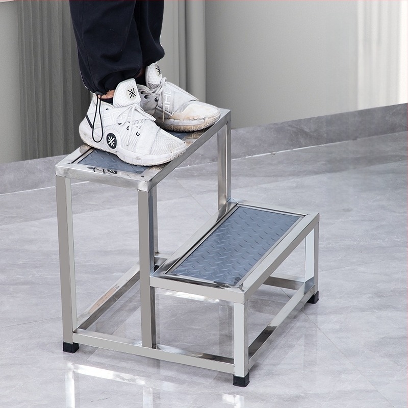 Rozsdamentes acélból készült lábtámasz nőgyógyászati vizsgálathoz — modern minimalista dizájn, multifunkcionális