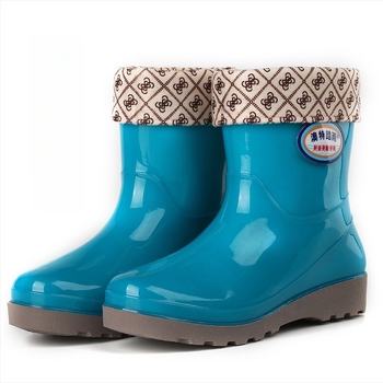 Női esőcsizma, alacsony szárú, PVC felső rész, marhaín ín talp, belső plüss bélés