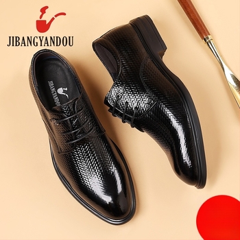 Férfi üzleti brogues cipő első réteg marhabőrből, felső rész és talpbetét első réteg marhabőrből, belső disznó bőrből, gumitalp, lélegző, csúszásmentes