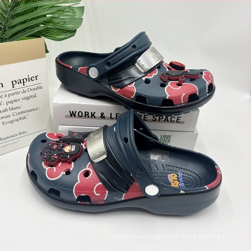 Ninja x Uchiha Itachi Crocs-stílusú férfi papucsok, rajzfilmszerű dizájn, kényelmes és kopásálló, mindennapi nyári lábbeli