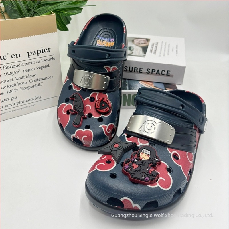 Ninja x Uchiha Itachi Crocs-stílusú férfi papucsok, rajzfilmszerű dizájn, kényelmes és kopásálló, mindennapi nyári lábbeli