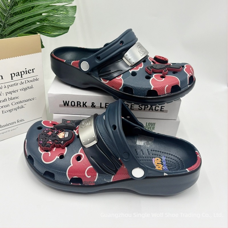 Ninja x Uchiha Itachi Crocs-stílusú férfi papucsok, rajzfilmszerű dizájn, kényelmes és kopásálló, mindennapi nyári lábbeli