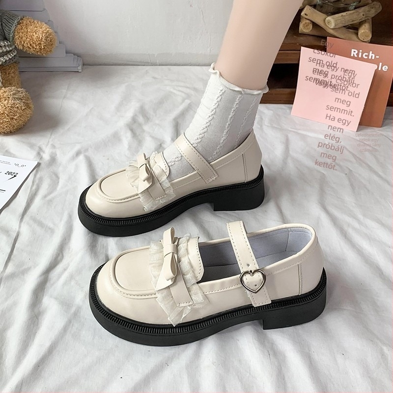 Loafer cipő csattos zárással, kerek orr, PU felsőrész, alacsony sarkú 1-3 cm