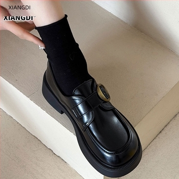 Loafers felső-grán marhabőrből, kerek orr, középmagas sarok 3-5 cm, vastag sarok, Slip-On