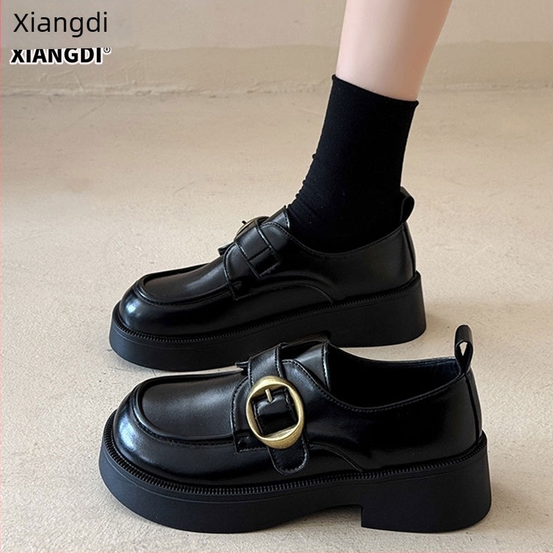 Loafers felső-grán marhabőrből, kerek orr, középmagas sarok 3-5 cm, vastag sarok, Slip-On