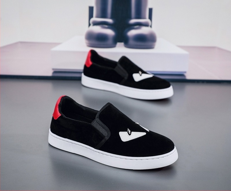 Férfi Slip-On cipő Nubuk felsőrésszel, gumírozott talppal, hálós belsővel, vulkanizált talppal