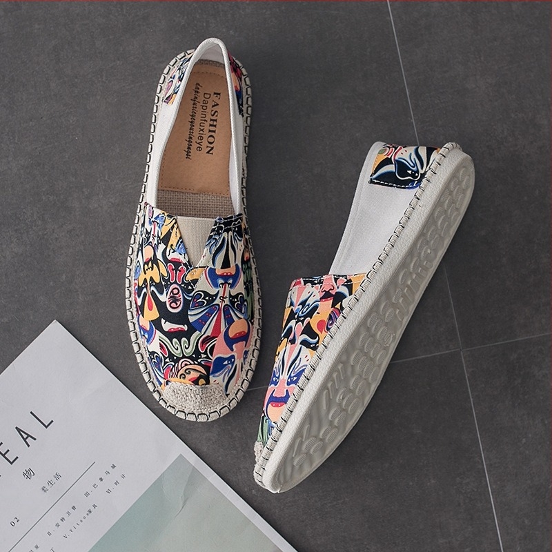 Férfi vászoncipő koreai stílusú hímzéssel, slip-on, lélegző és könnyű, gumírozott talp