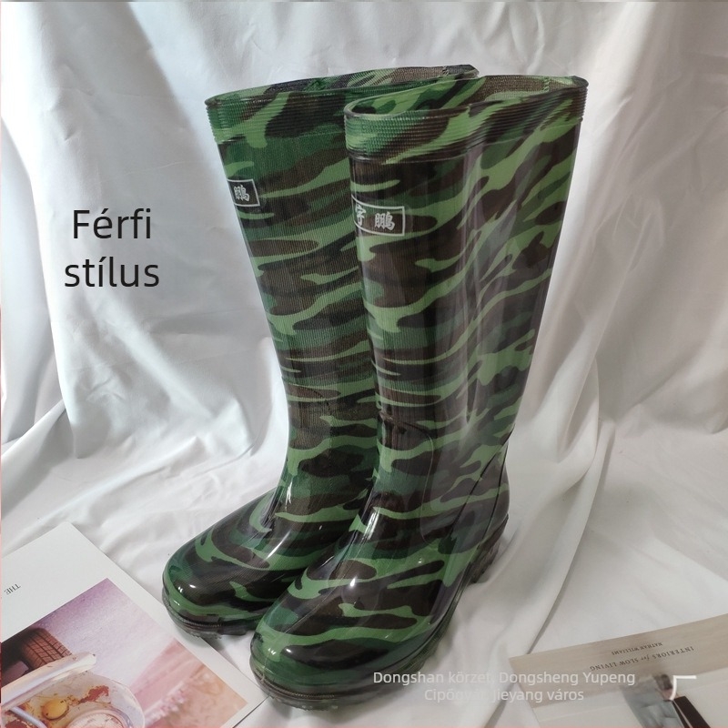 Kamufláž mintás, magas szárú esőcsizma férfiak számára; PVC felsőrész; műanyag talp; vízálló; alacsony sarok 1–3 cm.