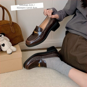 Női slip-on loaferek, kerek orrú, középső sarkú 3–6 cm, felsőrész superfiber, PU belső