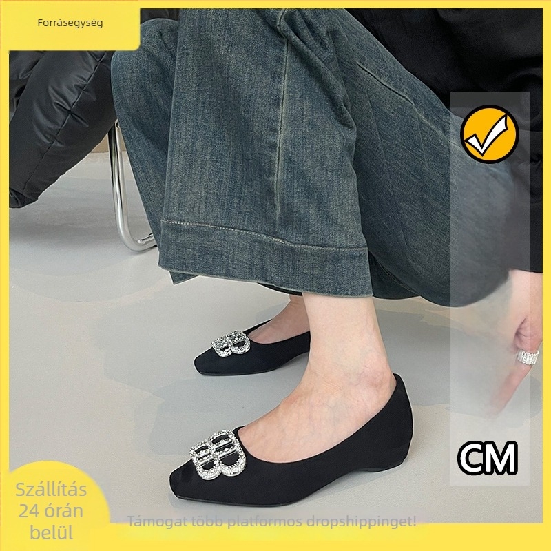 Lapos cipő négyszögletes orral, velúr felsőrész, közepes magasságú sarok 3-6 cm, gumitalp