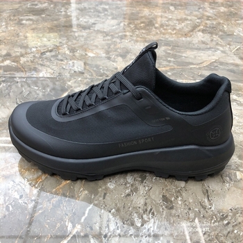 Férfi lace-up sportos-casual cipő, légáteresztő kevert anyagokból készült felsőrész, alacsony profil, hegyes orr, gumiszivacsos talp (Tavasz 2025 kiadás)