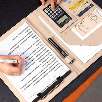 A4-es méretű bőr dokumentumklipboard erős rögzítésű csipsszel és lemezcsipsszel, logóval testre szabható
