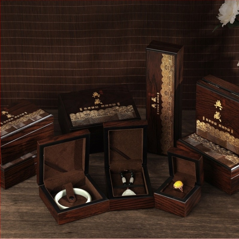Fából készült ékszerdoboz jade ékszerekhez, hordozható és porálló, egyrétegű ékszercsomagolás