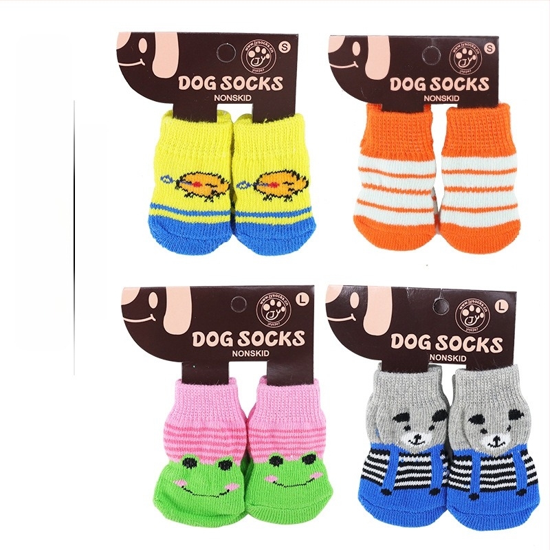 Téli csúszásmentes zoknik kutyáknak és macskáknak – monokróm minta, warp-kötött jacquard szövet, 95% pamut, 5% elastán, talp alján anti-slip pöttyökkel