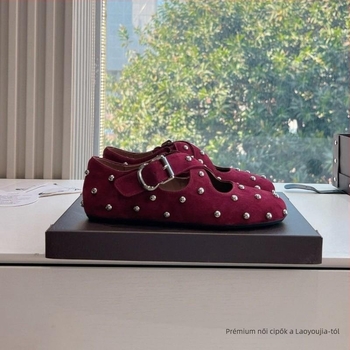 Velúr loafer szegecsekkel, csúszásmentes talppal, középmagas felsőrésszel, Vibram Rubber talppal