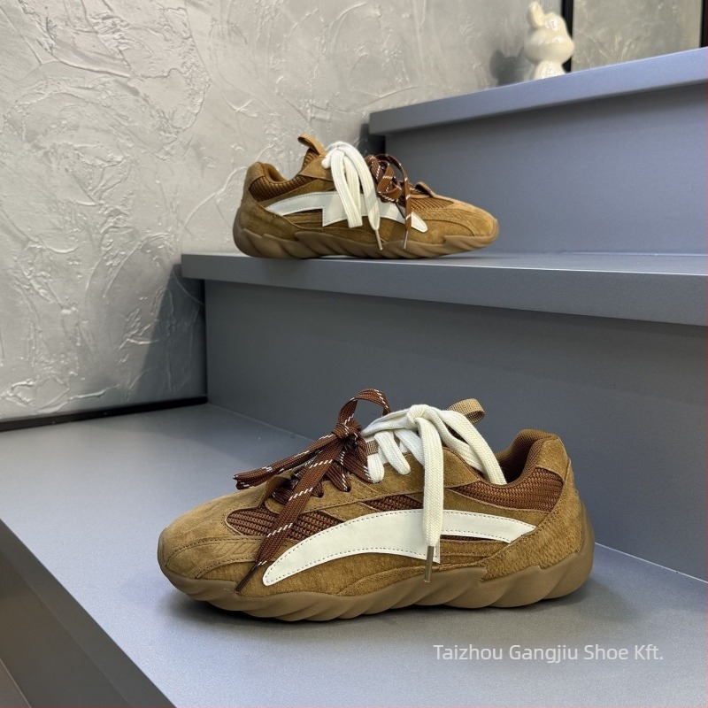 Magasságot növelő, vastag talpú sneaker, uniszex dizájn, felsőrész több anyagból, gumitalp, fűzővel záródó