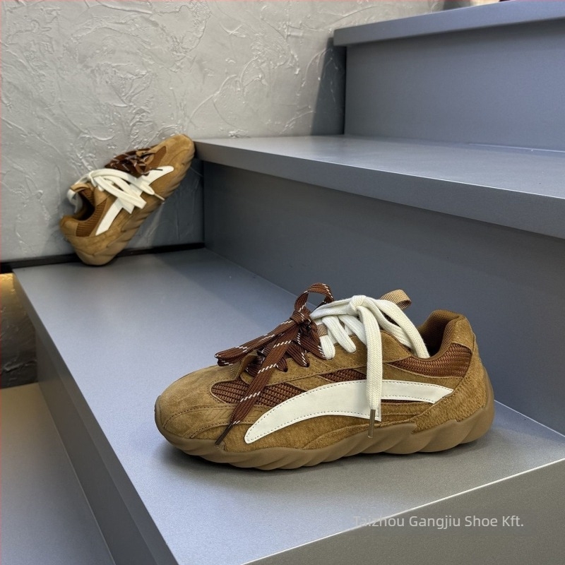 Magasságot növelő, vastag talpú sneaker, uniszex dizájn, felsőrész több anyagból, gumitalp, fűzővel záródó