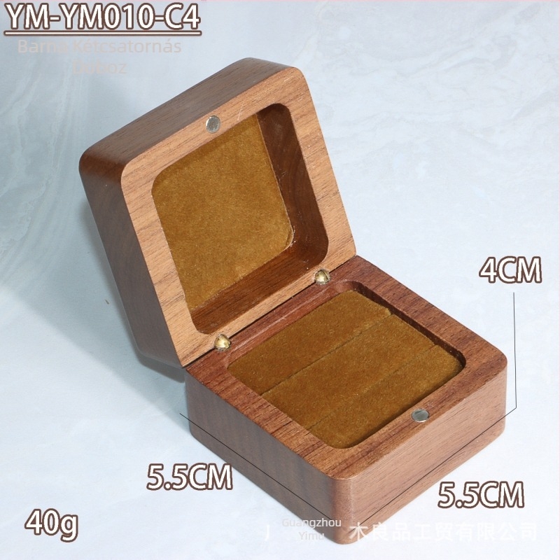 Walnutfa négyszögletes gyűrűsdoboz — ékszercsomagolás, szállítási csomagolás, külső kartonban egy polietilén zacskó