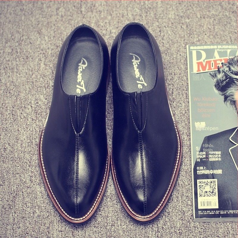 Férfi bőr üzleti cipő, hegyes orrú, slip-on, brit stílus, középtok 3–5 cm, fa talp