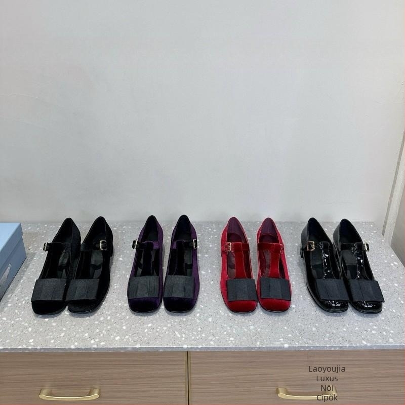 Loaferek egy pánttal, vastag talppal, csúszásmentes, báránybőr belsővel, Vibram Rubber külső talp
