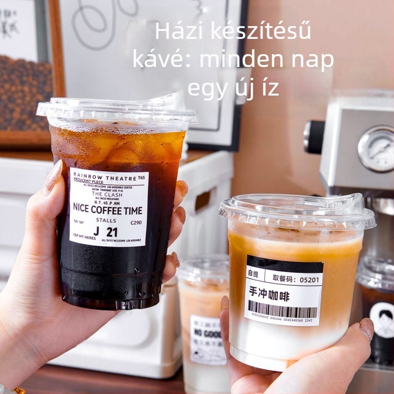 Egyszer használatos műanyag pohár fedővel tejes tea számára, kapacitás 100 ml alatt, logónyomtatás elérhető.