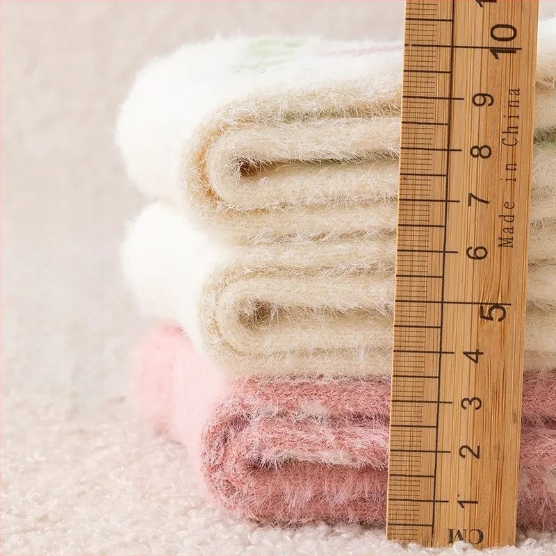 Gyerekek téli zoknik Strawberry Mink Fleece-sel — Akril anyagú, vastag, rajzfilm mintás, 3–8 éveseknek