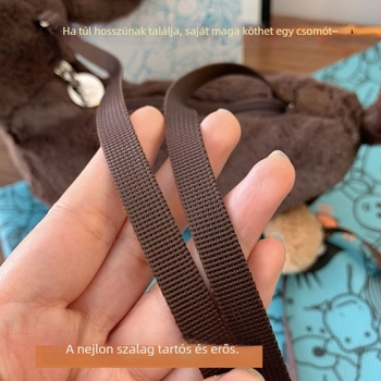Dachshund plüssfigura keresztpántos táskával