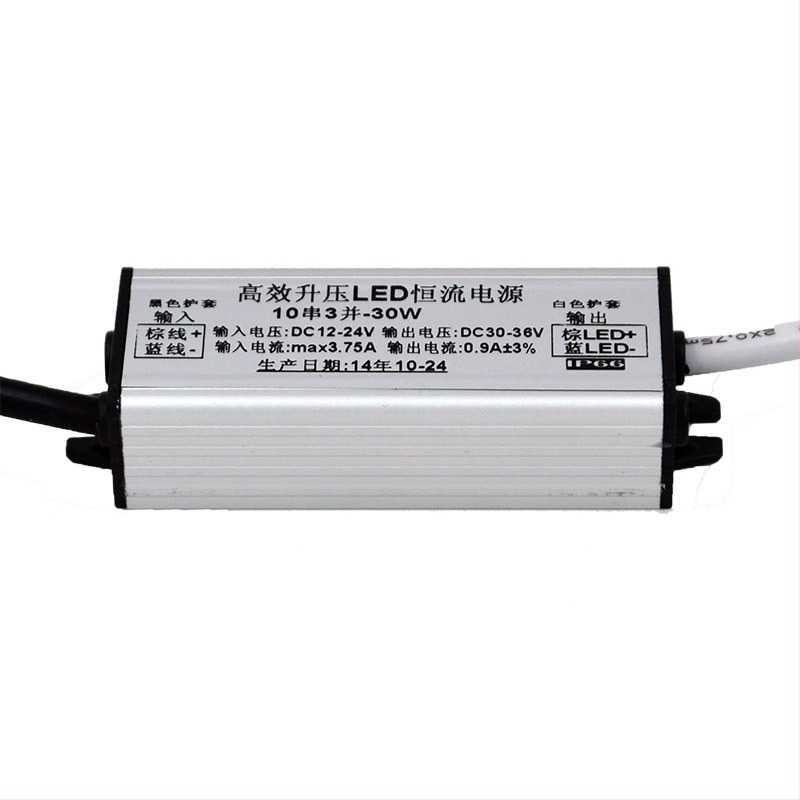 DC-DC Boost tápegység LED pontfényforrásokhoz, bemenet 12–24 V, kimenet 28–36 V, 50 W, 0,9 A, hatékonyság 95%