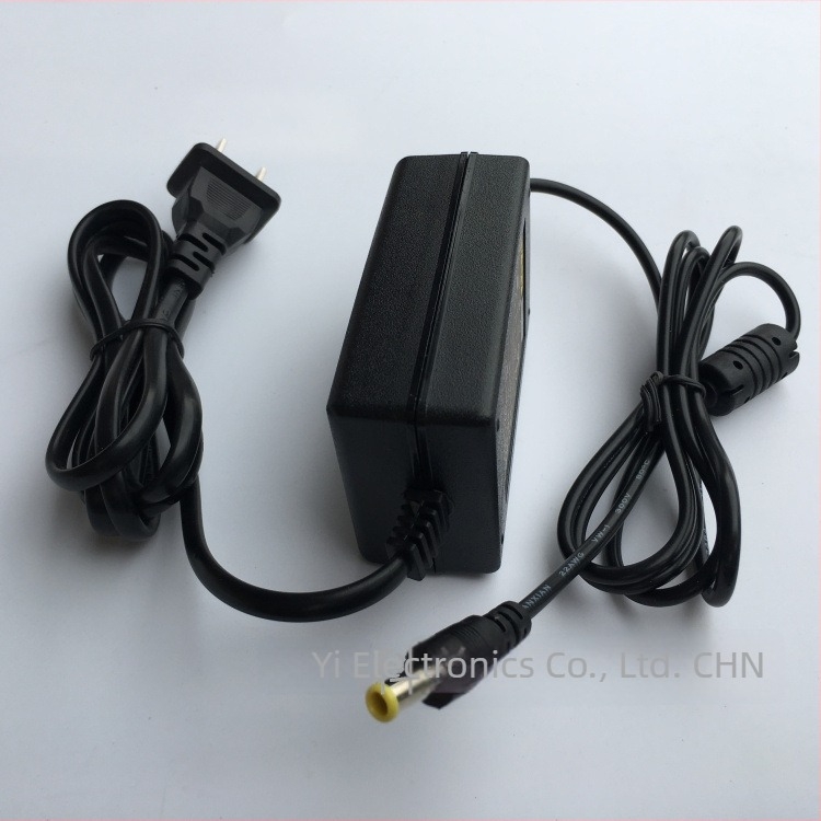 Casio eredeti tápegység elektronikus billentyűhöz AD-A12150LW, 12V kapcsolóüzemű adapter, bemenet 100-240V, kimenet 2A