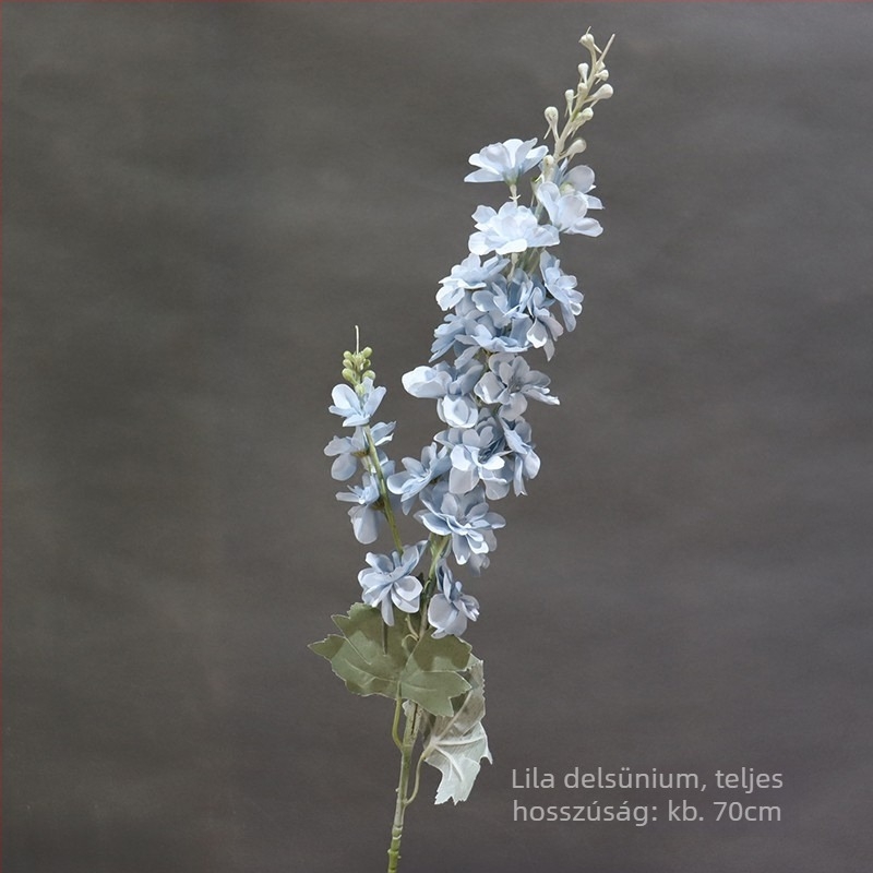 Delphinium művirág kompozíció vázzal, textil anyagból, esküvői helyszín dekorációhoz