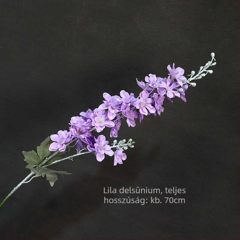 Delphinium művirág kompozíció vázzal, textil anyagból, esküvői helyszín dekorációhoz