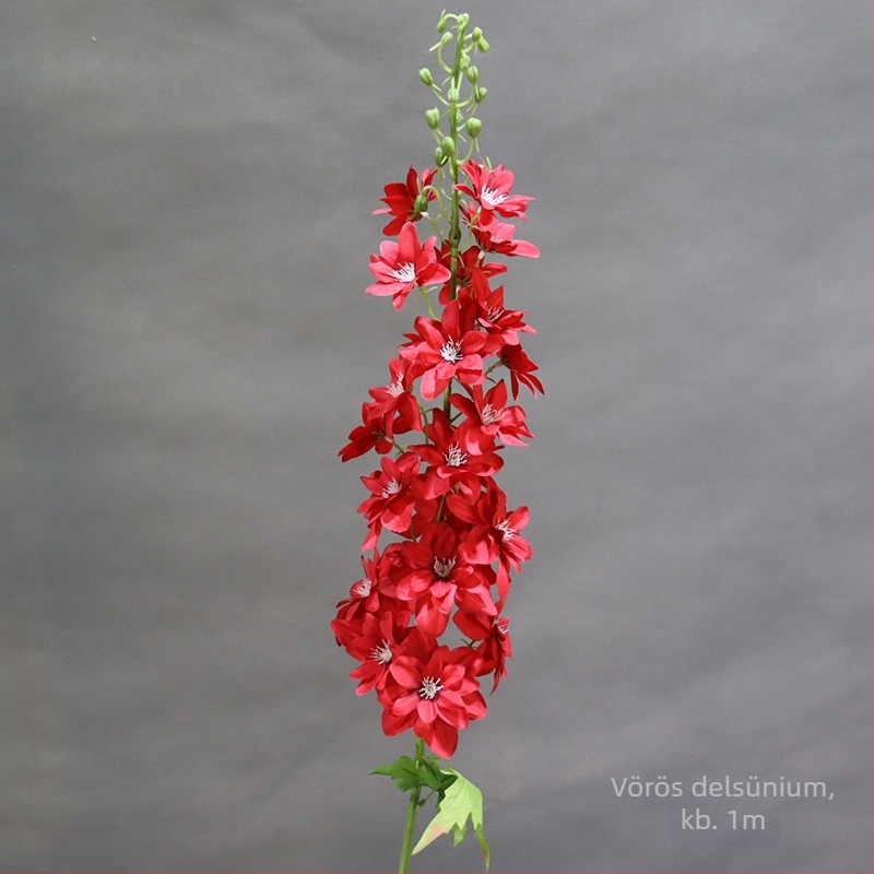 Delphinium művirág kompozíció vázzal, textil anyagból, esküvői helyszín dekorációhoz
