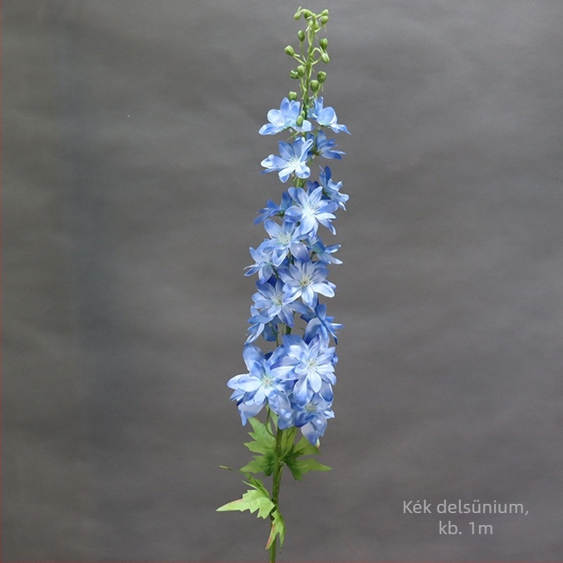 Delphinium művirág kompozíció vázzal, textil anyagból, esküvői helyszín dekorációhoz