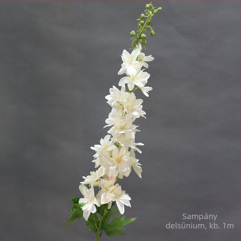 Delphinium művirág kompozíció vázzal, textil anyagból, esküvői helyszín dekorációhoz
