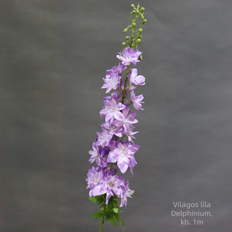 Delphinium művirág kompozíció vázzal, textil anyagból, esküvői helyszín dekorációhoz