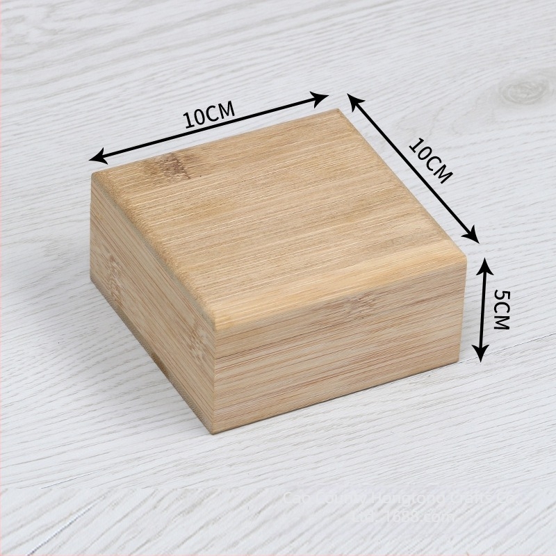 Fa ékszer- és tárolódoboz, Modell 029, Természetes fa, Szobrászati kivitel, Testreszabott belső és logó