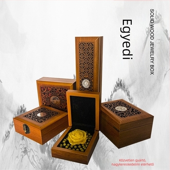 Gravírozott faanyagú ékszerdoboz sárga selyem belsővel, ideális karkötők, buddhista gyöngyök és nyakláncok számára; modell 99, univerzális csomagolás, logónyomás elérhető
